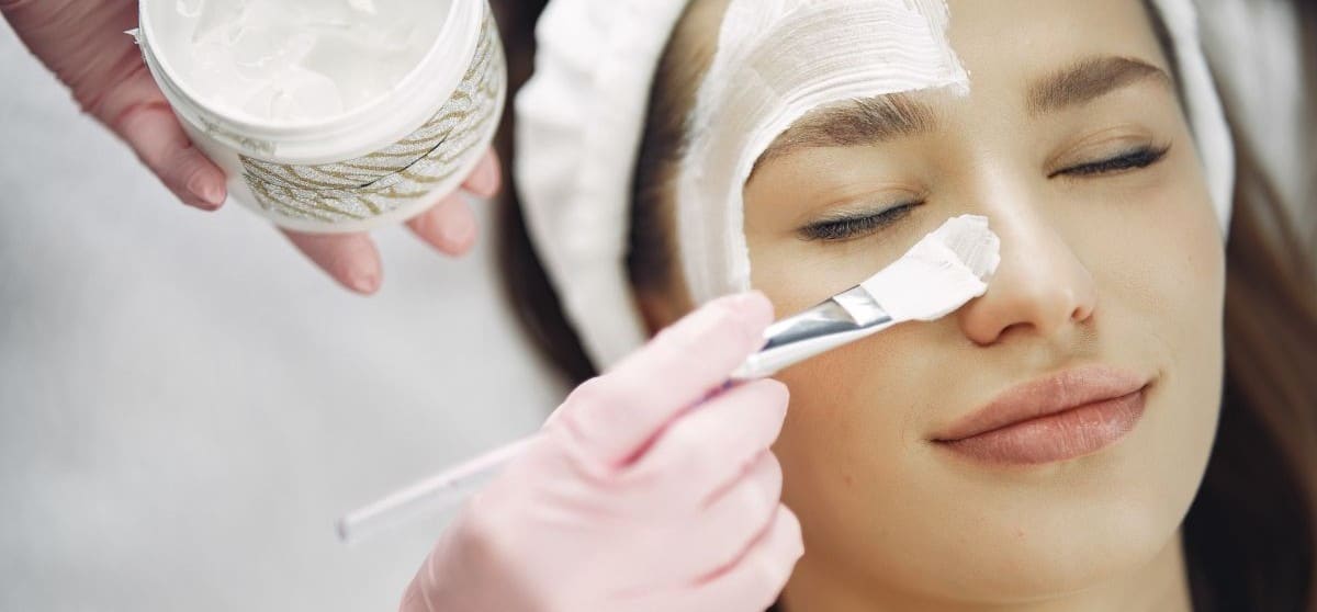 Soin Premium contour des yeux : notre expertise pour un regard reposé et lumineux