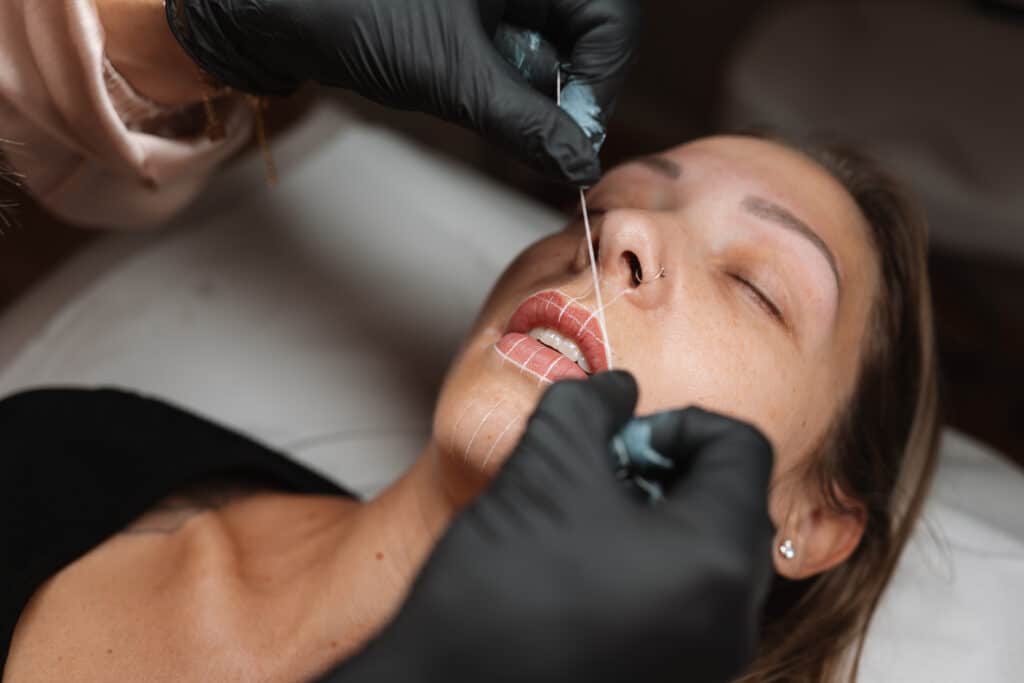 Le maquillage semi permanent des lèvres : la tendance qui sublime votre sourire