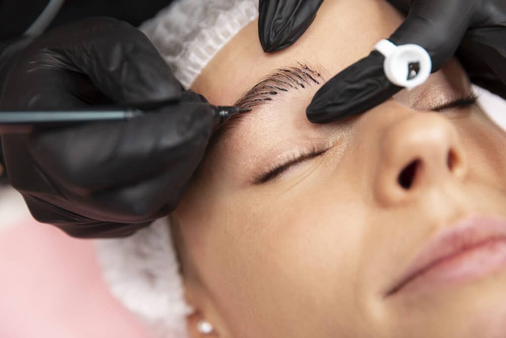 Maquillage permanent ou semi-permanent, quelle différence?